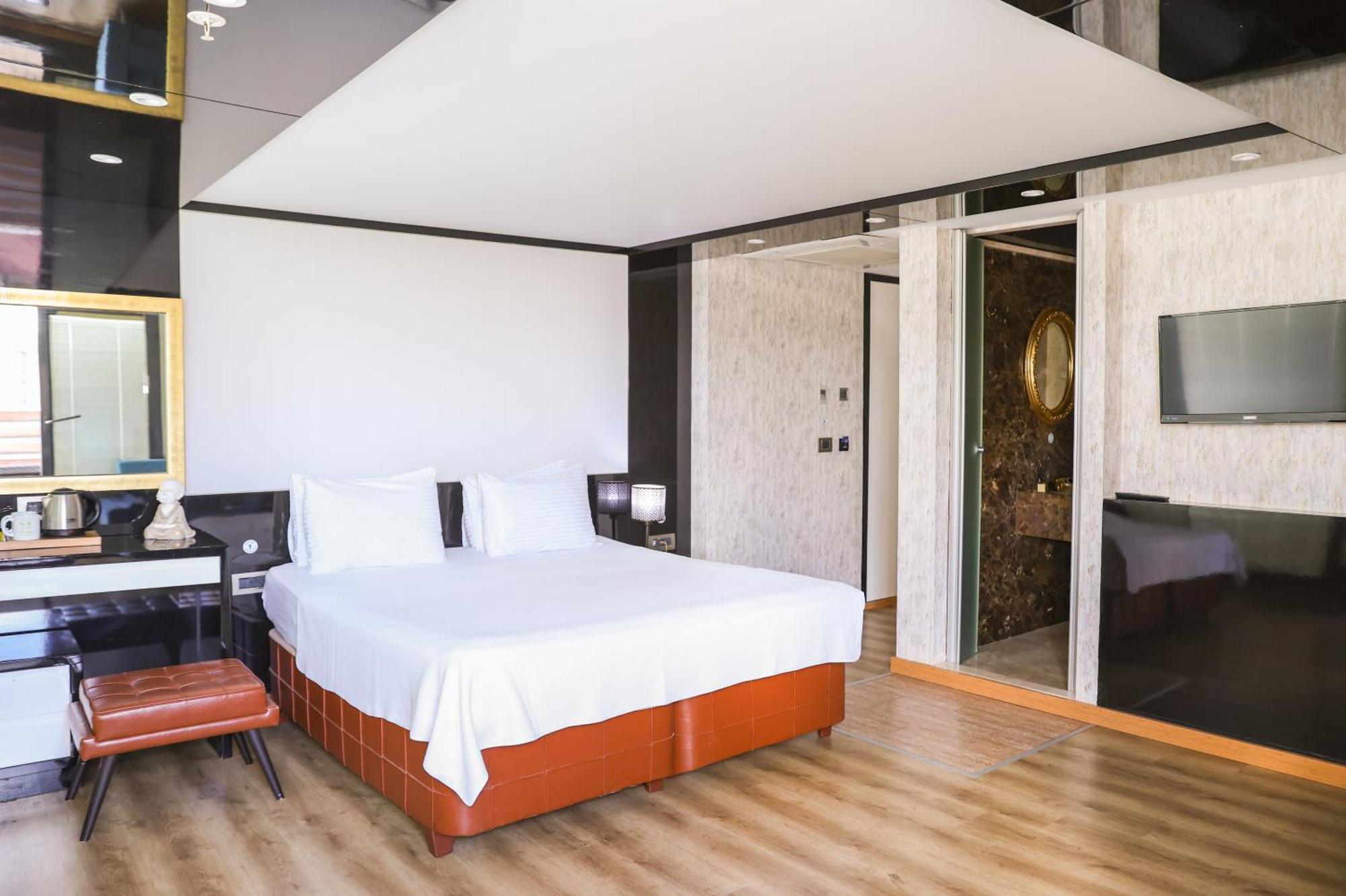 The Hera Platinum Hotel Istanbul Exterior photo